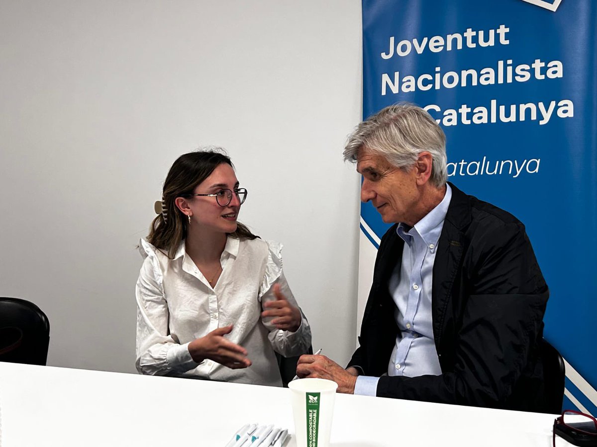 🔵 L’Àrea de Drets Socials, Igualtat i Salut ha impulsat un Grup de Treball amb el Dr. Josep Maria Argimon.

🙌🏻 Un col·loqui interessant per conèixer la situació actual del nostre sistema sanitari, i que ha servit per marcar-nos objectius com a organització política.