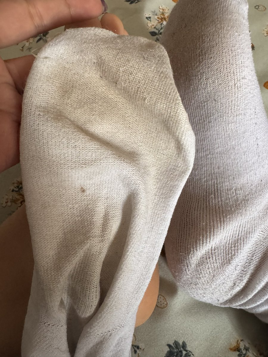 福利姬云朵小羊的原味屋分享的黄推图片2 - 网红私拍内容