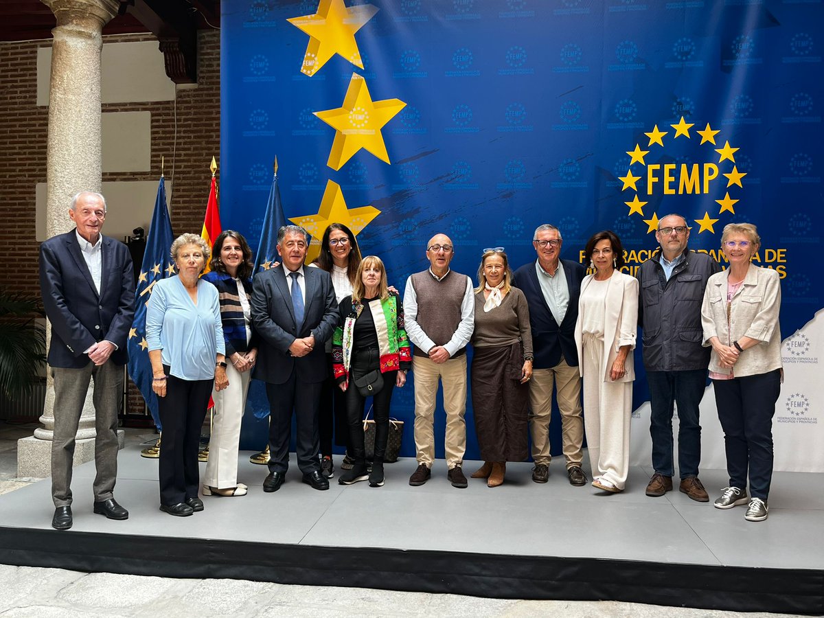 Sindikoa's tweet photo. Aste honetan Sindikoa, Leire Zugazua Urturi, FEMP-eko egoitzan herritarren defendatzaileen arteko bileran egon da. Gure helburua harremanak sendotzea eta gure arteko elkarlana sustatzea da. Mila esker @ForumSDCat  -i antolakuntzagatik eta bere lan onagatik!. https://t.co/WDgQRFiODK