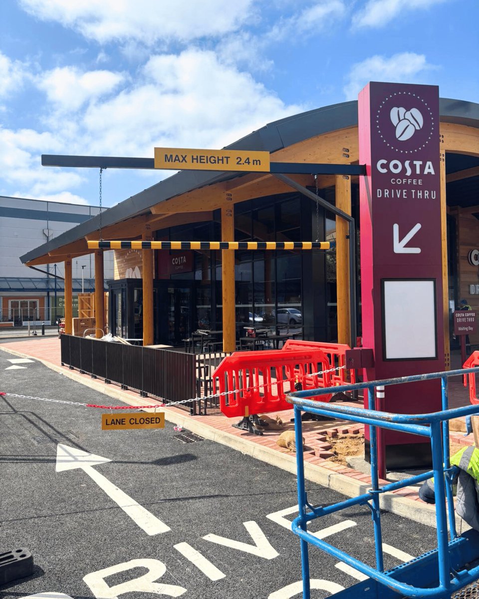 Bensonsigns's tweet photo. Signing off the week with a brilliant project for @CostaCoffee at Stevenage Leisure Park. ☕👏🏼

Everything was manufactured and installed with precision — staying true to the Costa brand across the site.

Great effort all round from the team! 💪🏼

#BusinessSigns #SignageExperts https://t.co/2kBGFWyi5x