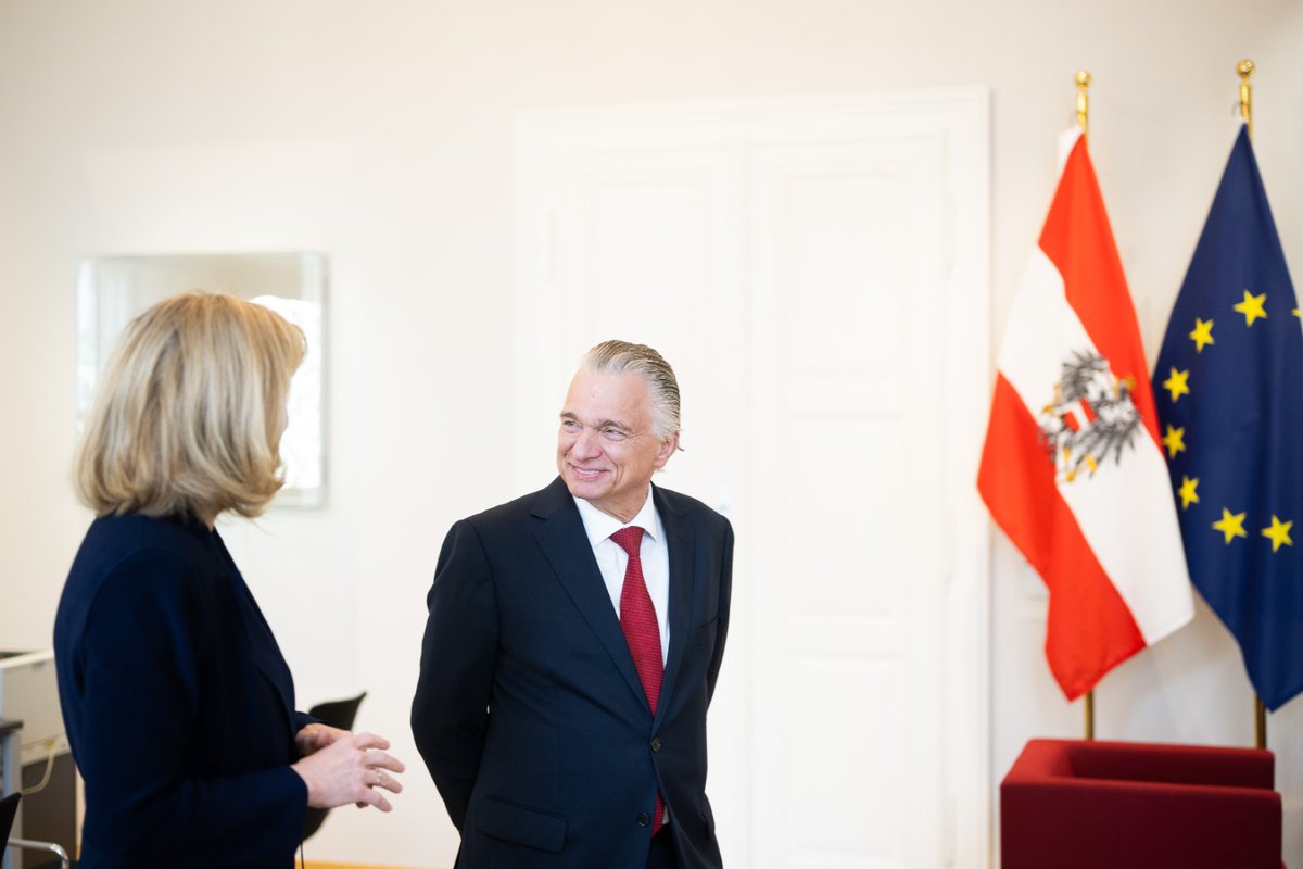 EmbajadaCRViena's tweet photo. El canciller de la República, Dr. Arnoldo André, sostuvo un encuentro con la ministra federal de Asuntos Europeos e Internacionales de Austria, Beate Meinl-Reisinger; abordaron temas clave de la agenda bilateral con el objetivo de impulsar proyectos existentes. https://t.co/Aefq6px9xX