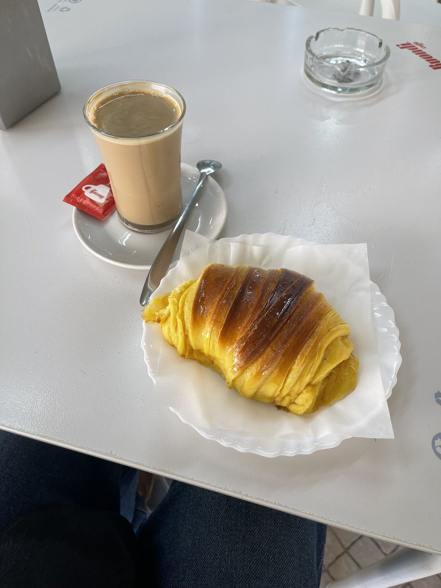 Mais informo que o croissant do Delícia de Gondomar continua potente