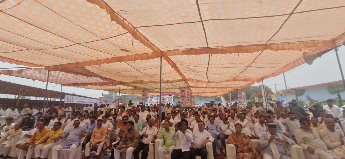 जनपद कुशीनगर 
नगरपालिका परिषद कुशीनगर के तत्वावधान में कान्हा गौशाला में आयोजित लोकार्पण व शिलान्यास कार्यक्रम में रहना हुआ....
कार्यक्रम के मुख्यातिथि उत्तर प्रदेश सरकार के कैबिनेट मंत्री माननीय A K Sharma जी रहे, अध्यक्षता जिलाध्यक्ष श्रीमान दुर्गेश राय जी ने किया ....