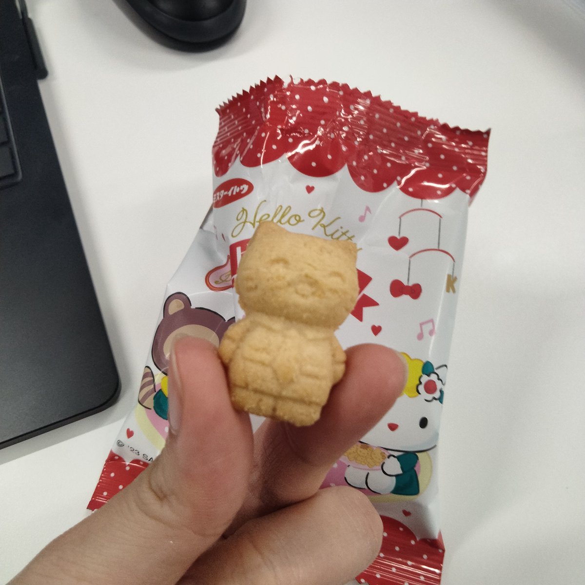 弊社は夕方におやつタイム（会社に置いてあるおかしを食べるタイム）があるのですが...今日のおやつなんか凄いかわいいですね😘
#新卒採用 #26卒