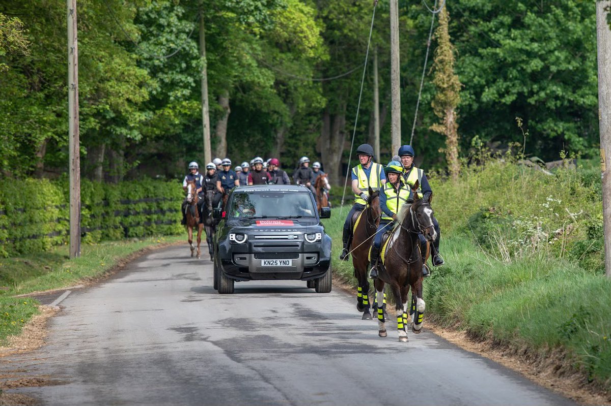 BransbyHorses's tweet photo. 🐴🎉 Today’s the grand finale of the #DeadSlow &amp; #ProjectEDWARD ride!

The horses arrive at Windsor via the Long Walk, escorted by TVP Mounted, with a parade at 2pm in the Castle Arena at #RoyalWindsorHorseShow 👑

Meet stars incl. Martin Clunes at the BHS marquee! https://t.co/7LpH96w9kD