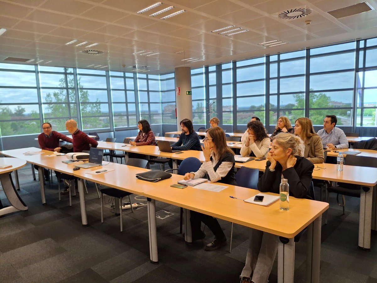 Empleados públicos de <a href="/jcyl/">Junta de Castilla y León</a> se dieron cita la semana pasada en la primera sesión del programa de sensibilización de la demanda tecnológica #CPI. Conocieron el funcionamiento de este instrumento para la #innovación en el sector público y sus oportunidades y beneficios #EscalaCPI