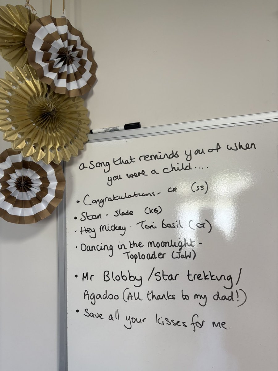 Today’s staff room pic! Life of a Mastery Specialist…love visiting schools <a href="/BBOMathsHub/">BBO Maths Hub</a> <a href="/OriginMathsHub/">Origin Maths Hub</a>