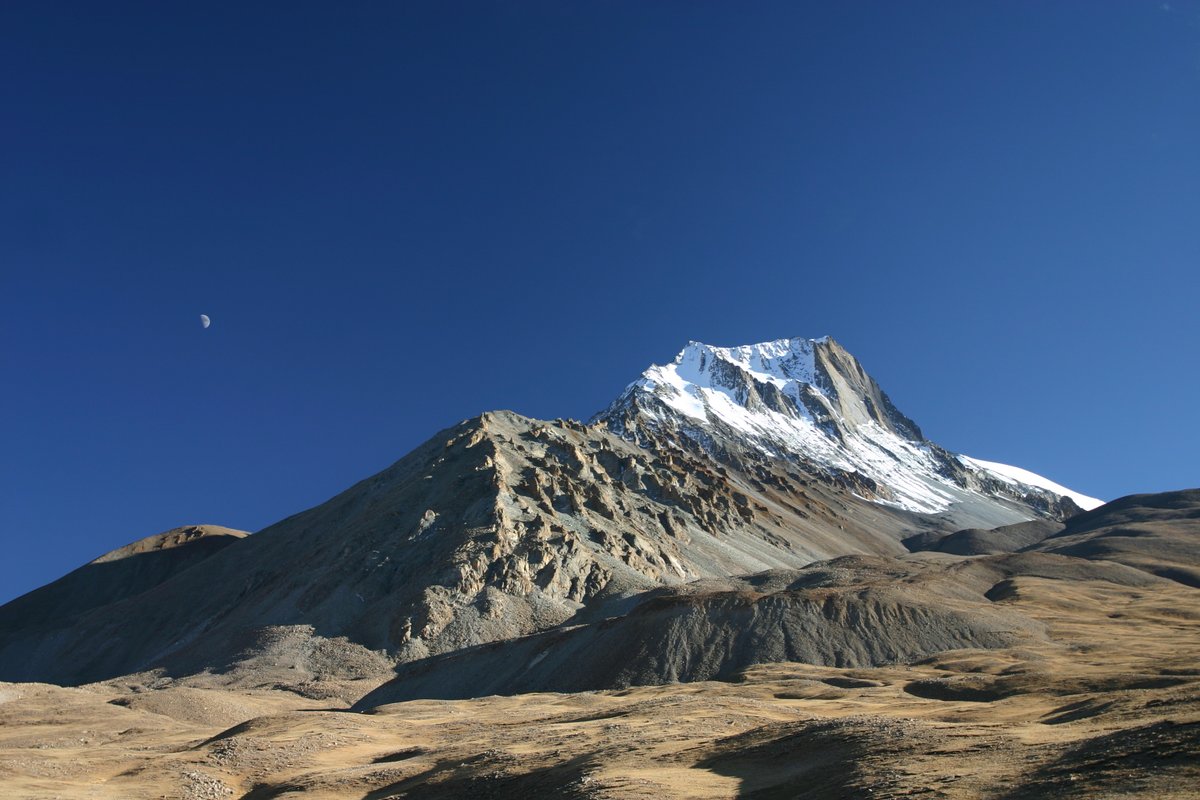 In 2005, AC member Derek Buckle travelled west of Lhasa to Tibet's Habuqung Shan. 

There, he and his teammates made the first ascents of Dobzebo's north &amp; southwest summits.

Derek will discuss the expedition on 27 May at Charlotte Road.

Join us then ➡️ tinyurl.com/23e8t47v