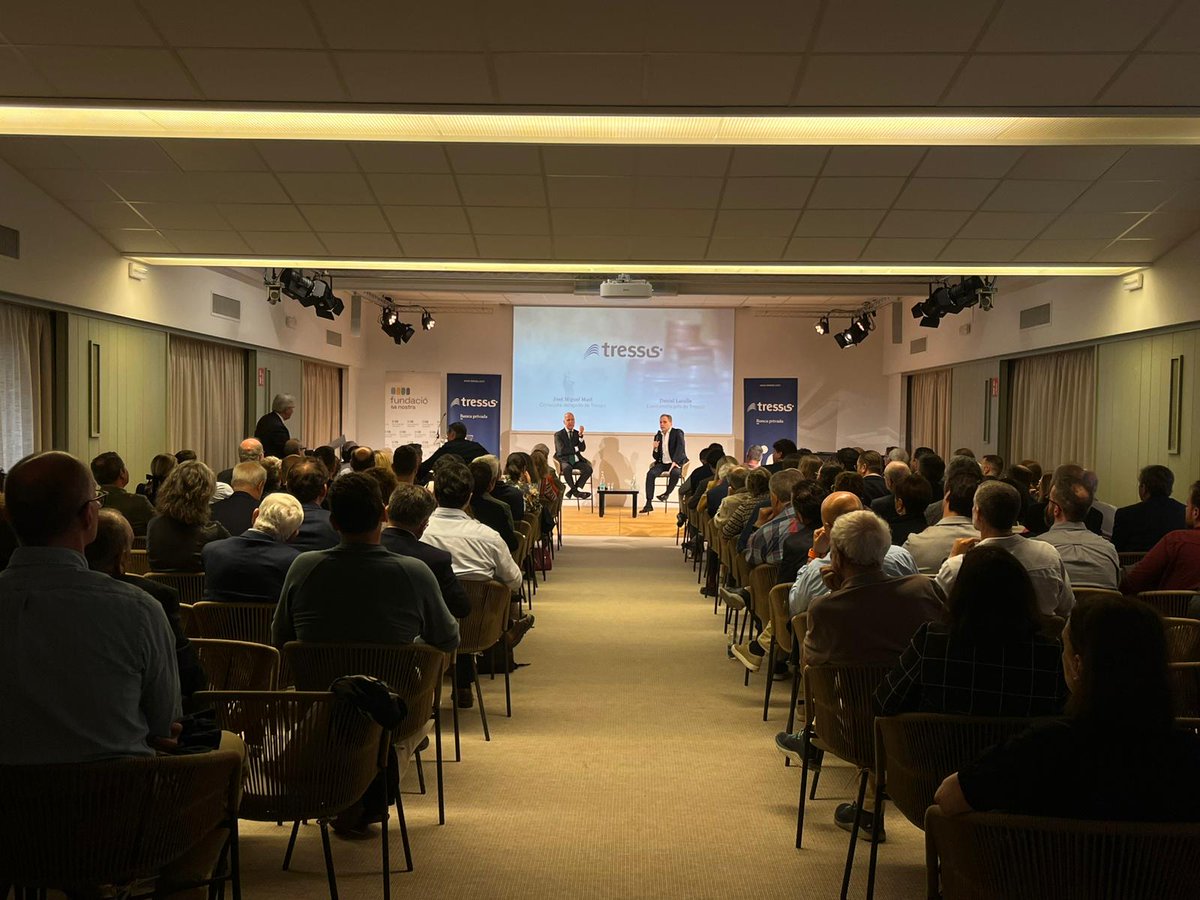 El pasado miércoles celebramos en #Palma el coloquio "El show de Trump. Retos y oportunidades" de la mano de <a href="/JMMate/">José Miguel Maté 🇺🇦💚</a> y <a href="/dlacalle/">Daniel Lacalle</a>.

En el encuentro se analizaron las políticas de Donald Trump en estos primeros 100 días de mandato, ya que estamos viviendo un permanente "show" en el