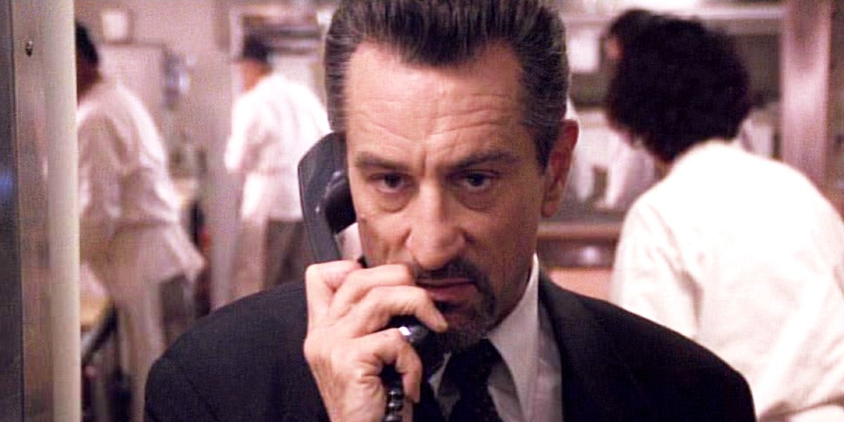 Qué que estoy haciendo?. Estoy hablando con un teléfono vacío.

No te entiendo.

Porque hay un hombre muerto al otro extremo de esta jodida línea.