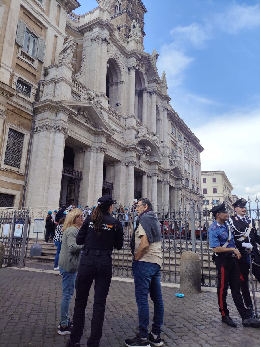 Policía Nacional (@policia) on Twitter photo La <a href="/policia/">Policía Nacional</a> también está presente estos días en #Roma patrullando junto a la <a href="/poliziadistato/">Polizia di Stato</a> con motivo del proyecto #ComisaríasEuropeas
🇪🇸🤝🇮🇹
#EstamosPorTi La <a href="/policia/">Policía Nacional</a> también está presente estos días en #Roma patrullando junto a la <a href="/poliziadistato/">Polizia di Stato</a> con motivo del proyecto #ComisaríasEuropeas
🇪🇸🤝🇮🇹
#EstamosPorTi