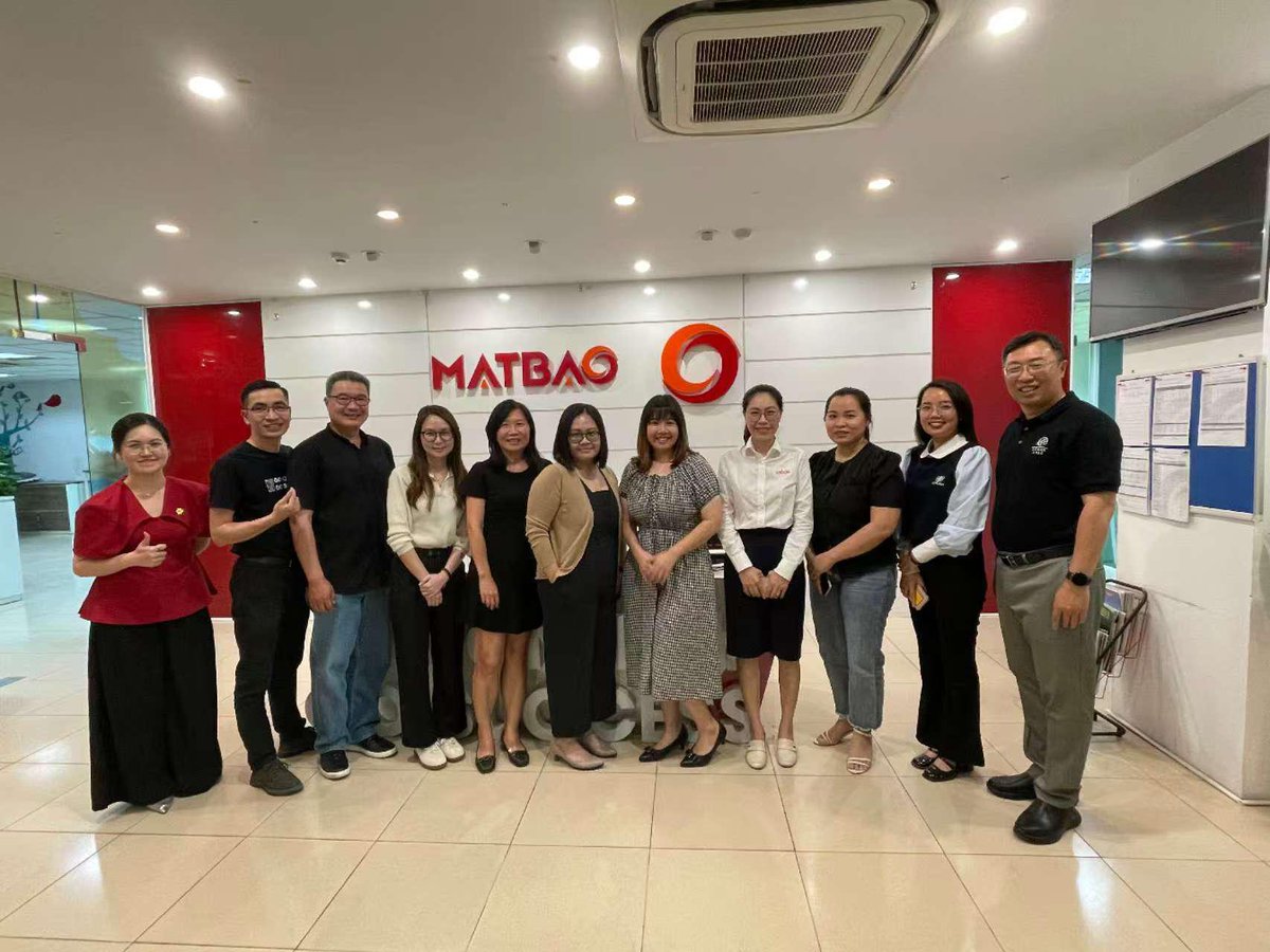 webnic_cc's tweet image. WebNIC joined the WebNIC x Vietnam ICANN Registrar Forum at Matbao Hanoi!

Our Head of Sales, Penny Beh, shared insights on SEA’s domain market.

Thanks to Matbao &amp;amp; ICANN for hosting this impactful session!

#WebNIC #ICANN #RegistrarForum #DomainTrends #Matbao