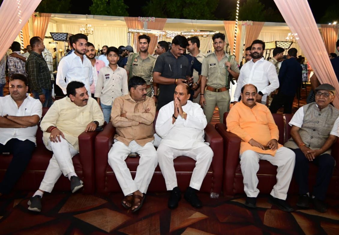 जनपद अलीगढ़ की बरौली विधानसभा क्षेत्र के प्रिंस पैलेस छेरत में नगर पंचायत जवां चेयरमैन प्रतिनिधि श्री पिंटू सूर्यवंशी जी के छोटे भाई श्री आकाश सूर्यवंशी जी के शुभ विवाह कार्यक्रम में सम्मिलित होकर हार्दिक बधाई एवं शुभकामनाएं दी।