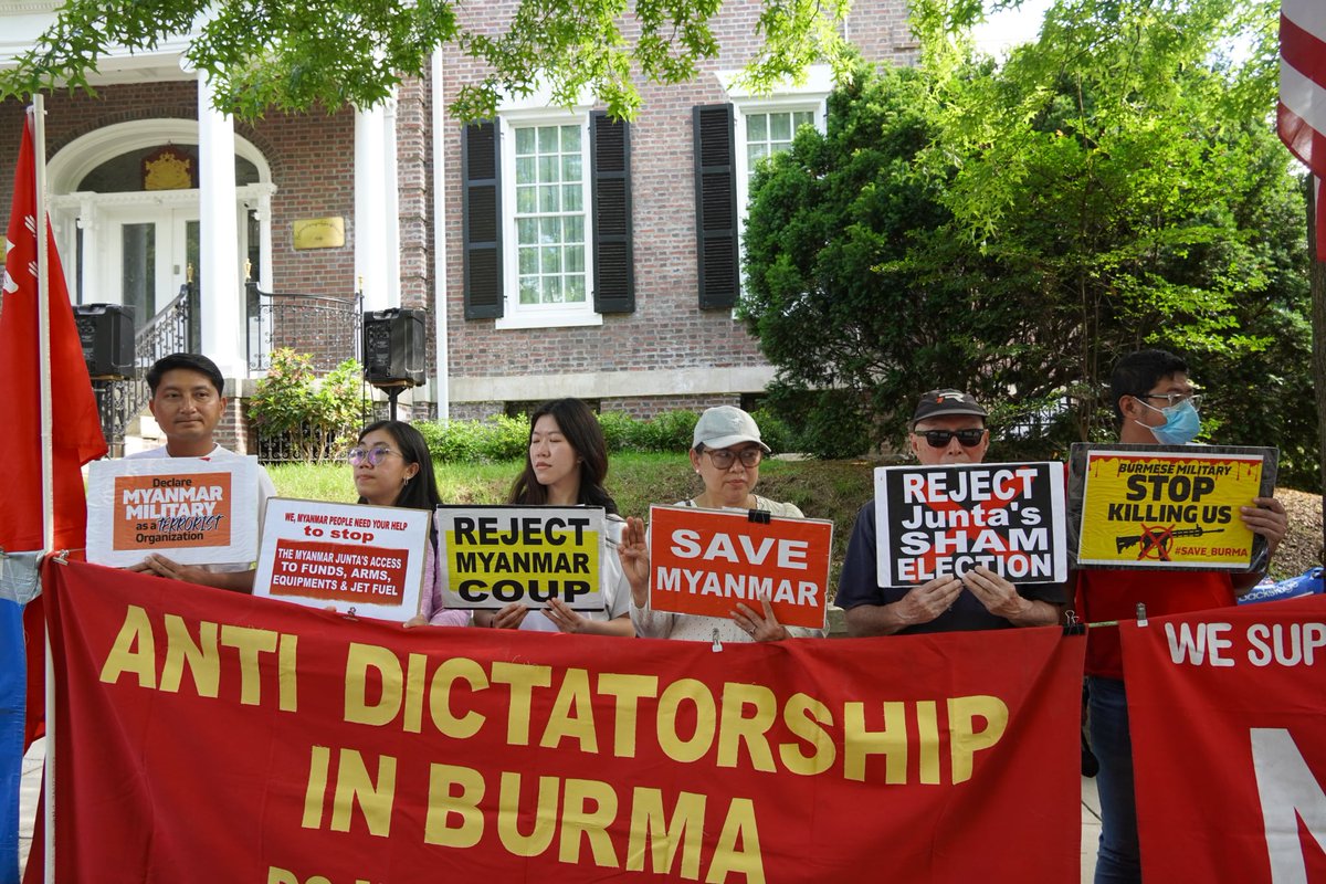 htartha76128693's tweet photo. Myanmar expats in the US staged a protest on Thursday outside the Myanmar Embassy in Washington condemning the junta’s May 12 air strike on a school in Sagaing Region’s Depayin Township. (Photo: Protest at the embassy in Washington / The Irrawaddy) 
#WhatsHappeningInMyanmar https://t.co/ylm0qxbSnV
