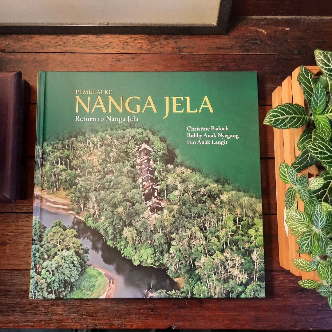 arecabooks's tweet photo. The story of a great Iban longhouse and its rice-growing landscape that were submerged beneath the waters of the Batang Ai Dam in Sarawak. 
 
Pemulai ke Nanga Jela, Return to Nanga Jela
Get a copy here at https://t.co/2ntA7nIYVz
or visit our bookshop at 72 Lebuh Acheh, Penang https://t.co/HykhbT8uVj