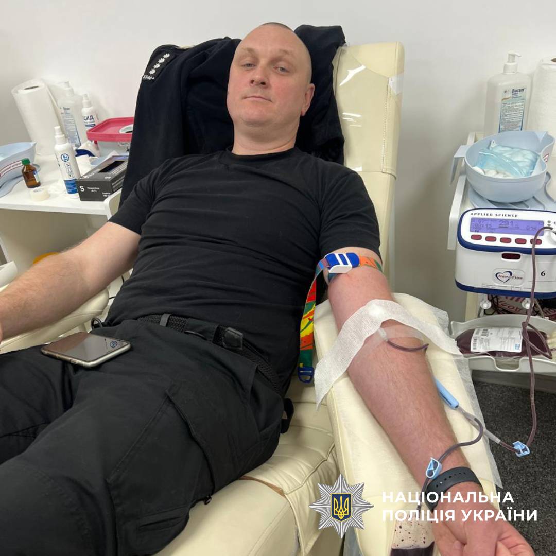 👮🏻‍♂️Поліцейські конвойної служби долучилися до здачі крові

t.me/police_kh_regi…