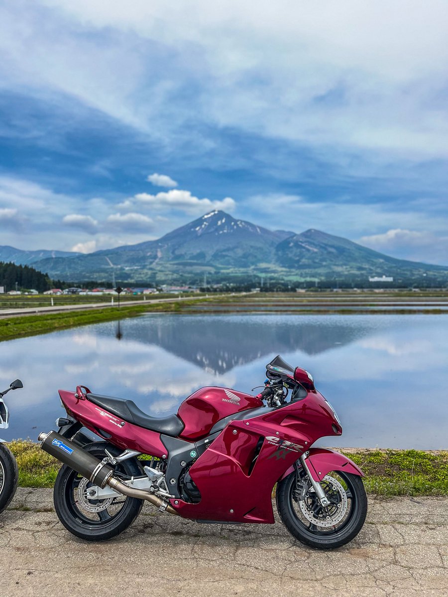 久しぶりのツーリング🏍️
なんだかんだで初めての会津ソースカツ丼！
めっちゃ美味しかった🤩✨✨
ラーメン🍜も何系なのかは分かりませんが美味しかった✨✨

お誘いいただきありがとうございました😊😊😊

#めでたいや
#会津
#ソースカツ丼
#逆さ磐梯
#cbr1100xxsuperblackbird
#cbr1100xx