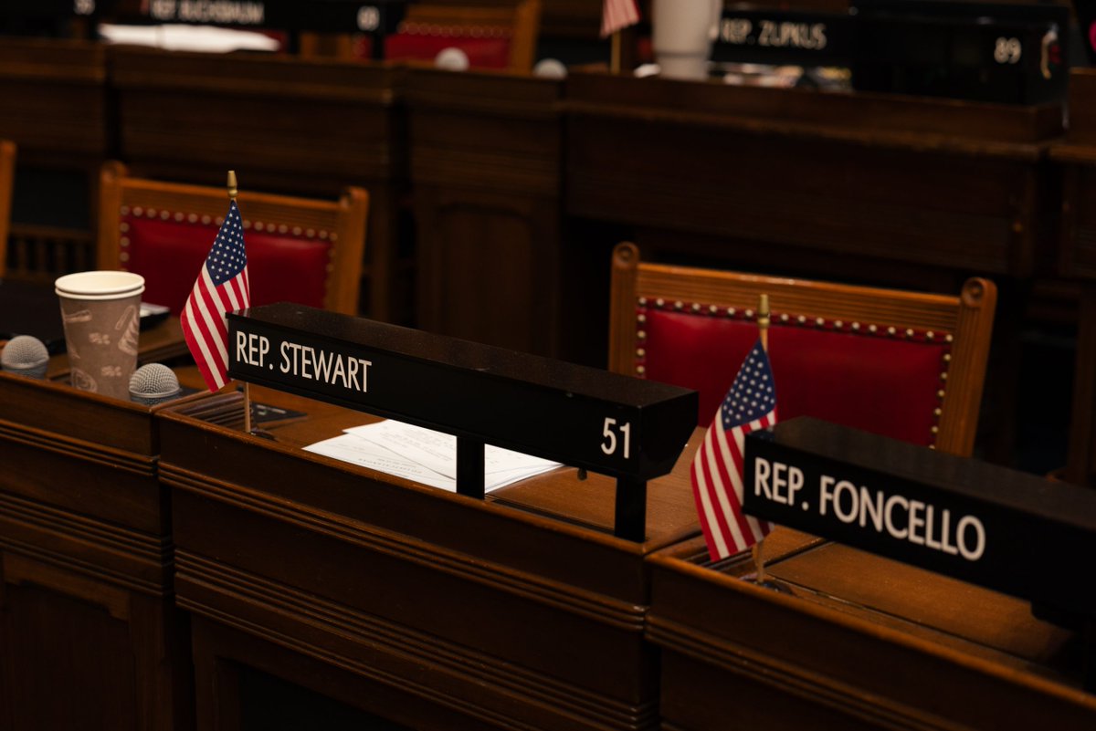 In conflict with outside job, CT lawmaker becomes a no-show ctmirror.org/2025/05/16/ct-…