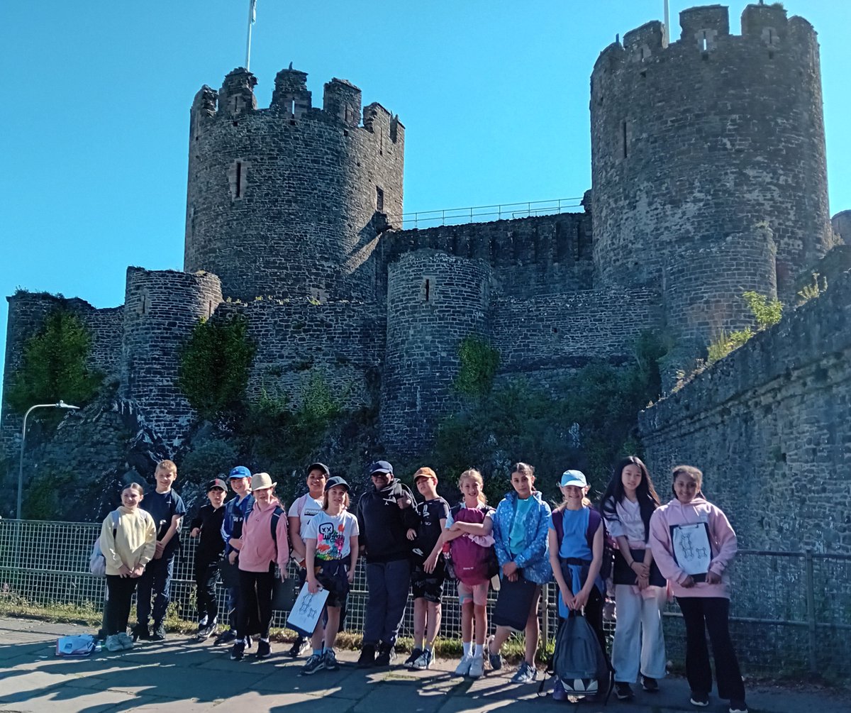 What a beautiful morning! Year 5&amp;6 are ready for a tour of the castle!