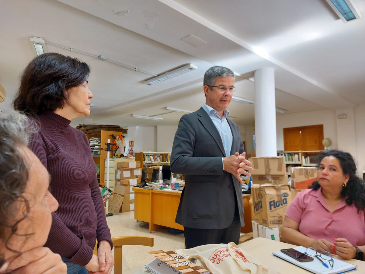 bibliotecasbima
Estamos inmersos/as en una vorágine de preparativos y actos de nuestras bibliotecas BiMA. En esta ocasión la reunión  fue en Valencina de la Concepción, donde su Alcalde estuvo dando la bienvenida e informándose de todo lo relacionado con los encuentros inminentes