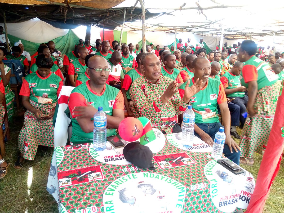 EzechielNd34201's tweet photo. #Gitega
Ubuserukizi bw'umugambwe @CnddFdd muri komine #Shombo mu gatondo ko kuri uyu wa 16/5/2025 bifadikanije n'abagumyabanga bo muri zone #Gatonde mu bikorwa vyo kwiyamamariza #amatora2025 vyabereye muri iyo zone.Ibirori vyitabwe n'insinzi ry'abagumyabanga.
@CnddFddGitega https://t.co/jY8U7x1LQX