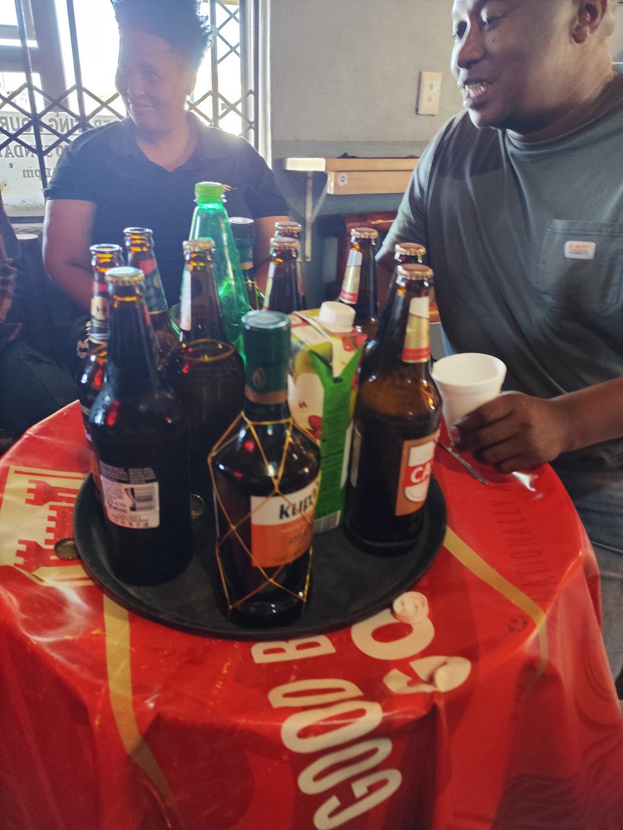 ngonox2's tweet photo. @CastleLagerSA Eish last weekend i made things happened but this weekend akuhlangani skeem 6 Pack will do my guy...to start my weekend off...@CastleLagerSA https://t.co/GB6muLxjkS
