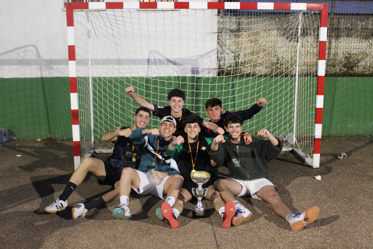 El #Torneo Interno #Deportivo nos ha dejado momentazos de fútbol, basket, tenis, volley-playa... pero sobre todo, risas, compañerismo y reencuentros de los buenos 🙌
Gracias a tod@s l@s que lo habéis hecho posible (y a los ex-resis que siempre vuelven 💛