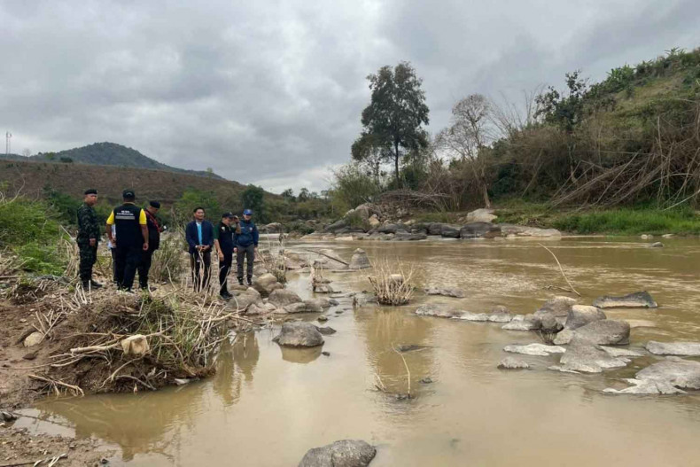 htartha76128693's tweet photo. Despite pollution concerns among Thai authorities and residents of Chiang Rai and Chiang Mai, the United Wa State Army has allowed Chinese miners to increase up-river mining operations in Myanmar’s Shan State, according to Thai media. 
#WhatsHappeningInMyanmar https://t.co/3pS8DCHf2w