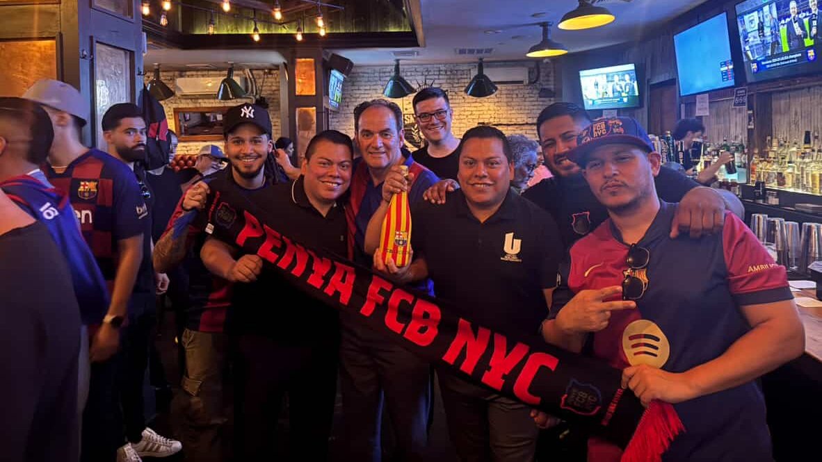 Confederació Penyes FC Barcelona (@confepenyesfcb) on Twitter photo <a href="/PBTortosa/">Penya Barcelonista Tortosa</a> <a href="/pbelstamarells/">PB Els Tamarells</a> <a href="/pbbreda/">PB Breda</a> 😍😍😍 Thanks to the penyes, the celebrations for La Liga were heard all over the world!
🔵🔴 #FemBarçaFemPenya #ForçaBarça <a href="/PBTortosa/">Penya Barcelonista Tortosa</a> <a href="/pbelstamarells/">PB Els Tamarells</a> <a href="/pbbreda/">PB Breda</a> 😍😍😍 Thanks to the penyes, the celebrations for La Liga were heard all over the world!
🔵🔴 #FemBarçaFemPenya #ForçaBarça