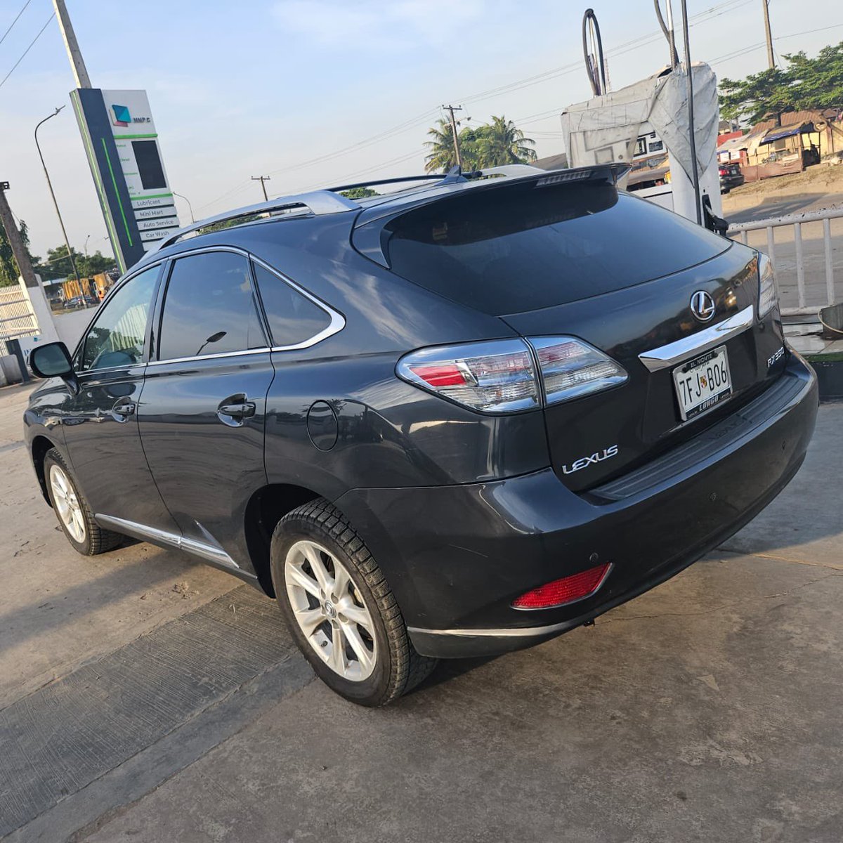 Naspumpee's tweet photo. I’ve this cars available for sale in Lagos . Custom duty paid and cleared https://t.co/GaDgXIjkHD