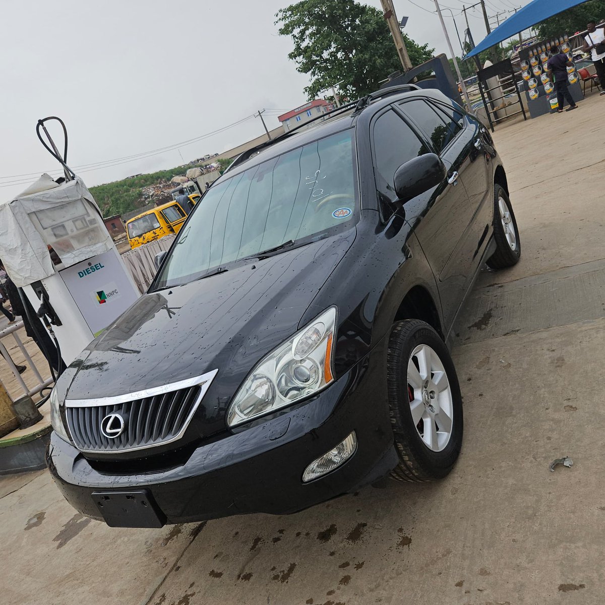 Naspumpee's tweet photo. I’ve this cars available for sale in Lagos . Custom duty paid and cleared https://t.co/GaDgXIjkHD