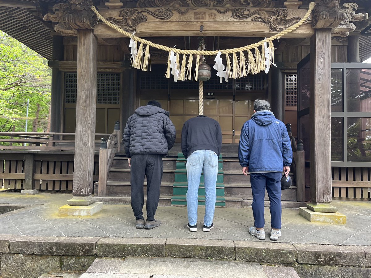 先日は新津が誇る『秋葉山』の散策に行ってまいりました！

早朝から実際歩いて散策することで心地よい疲れと共に、地元『新津』を取り巻く自然豊かな環境が文字通り身に染みた散策となりました！
里山を満喫できる楽しい企画。。。
皆様ご期待ください♪
#新津YEG
#秋葉山散策