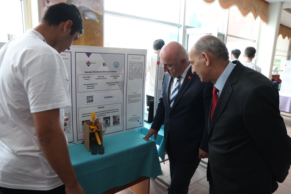Darıca Fen Lisesi’nde düzenlenen Bilim Fuarı’nı ziyaret ederek öğrencilerimizin hazırlamış olduğu birbirinden değerli projeleri inceledik.

📍 Darıca Fen Lisesi