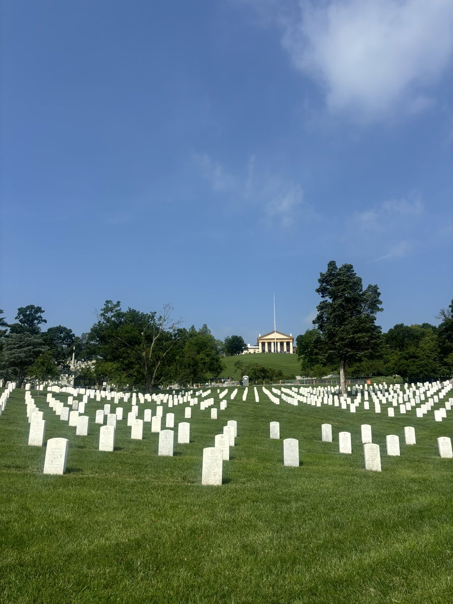 MathWithMsBretz's tweet image. Beautiful morning for a third day in DC at Arlington National Cemetery for the changing of the guard, wreath changing ceremony, and visiting of some famous gravesites.