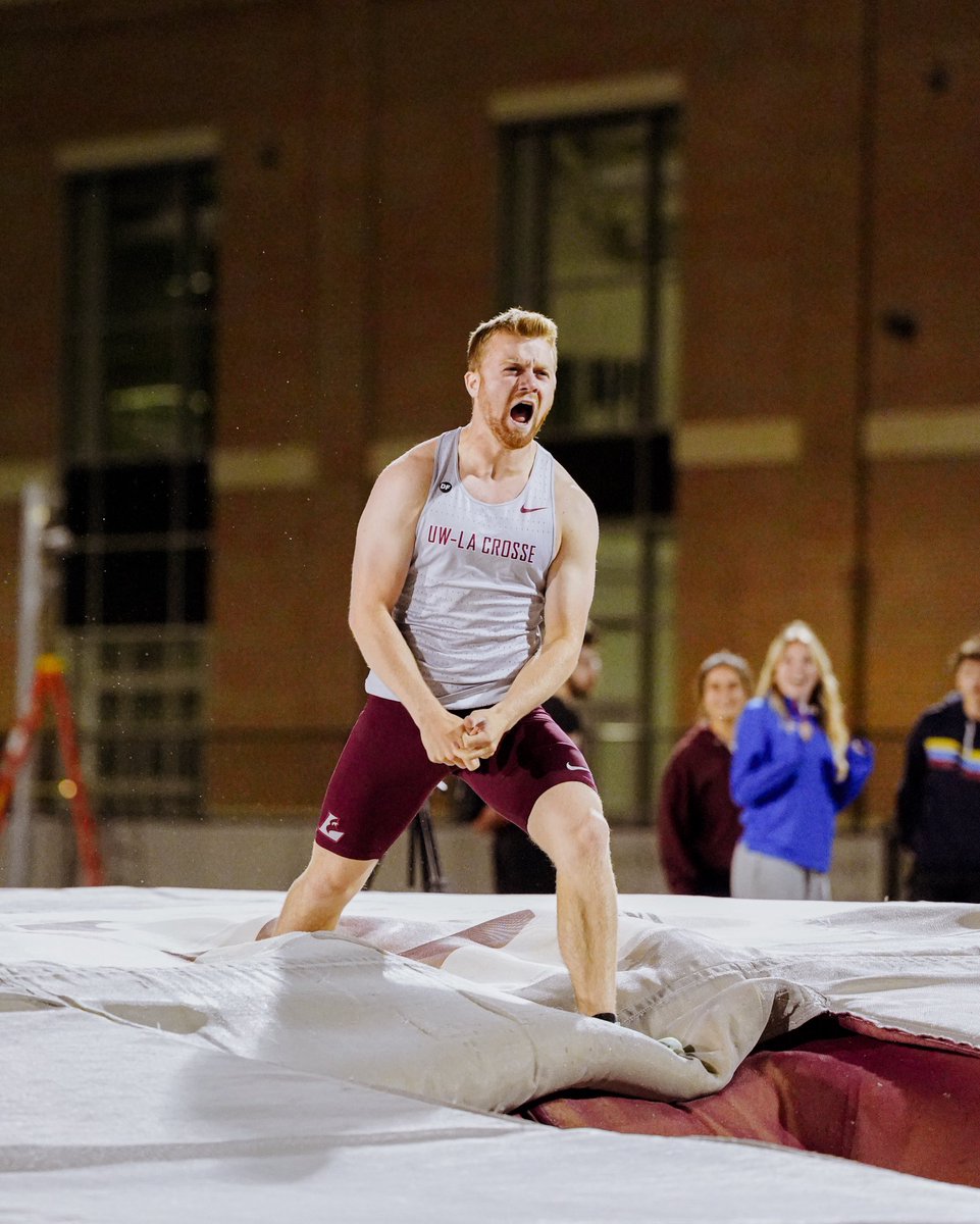 SashiPopke's tweet photo. Moving to the Twin Cities &amp; chasing a career in sports media! Got tips for breaking in? I did graphics, photos &amp; video for the top D3 track team—while studying full time, running a photo biz, working part time, and doing it all for free. https://t.co/xXK5G4GNRx