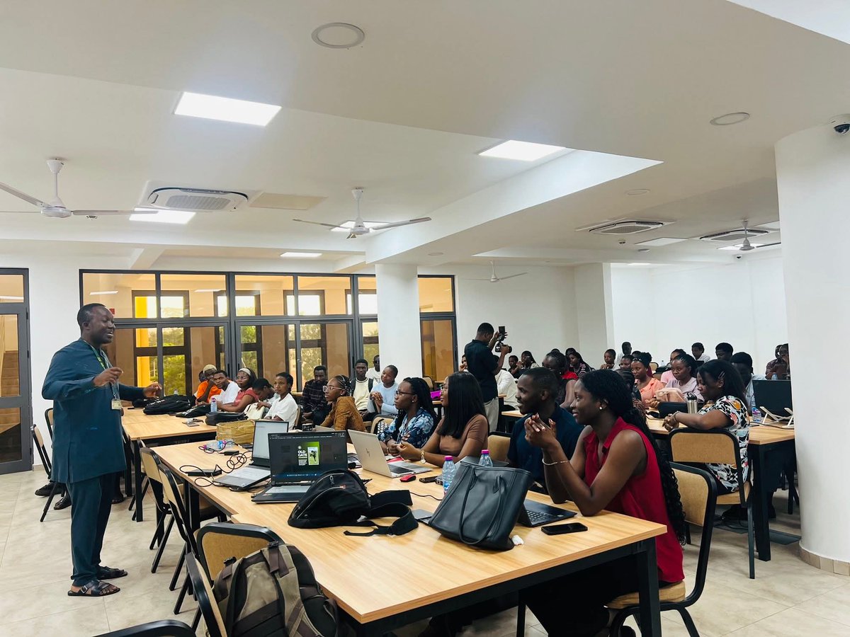 Pascal_M41's tweet image. On 8th May, We concluded our ISA Digital skills training program with masterclass speeches coming  from The IPO Dean @Prof Daniel duah and the KNUST E-LEARNING DIRECTOR @Prof Eric Asante. 
Our Students have  proudly received their digital skills Certificates.
@ElearningKnust