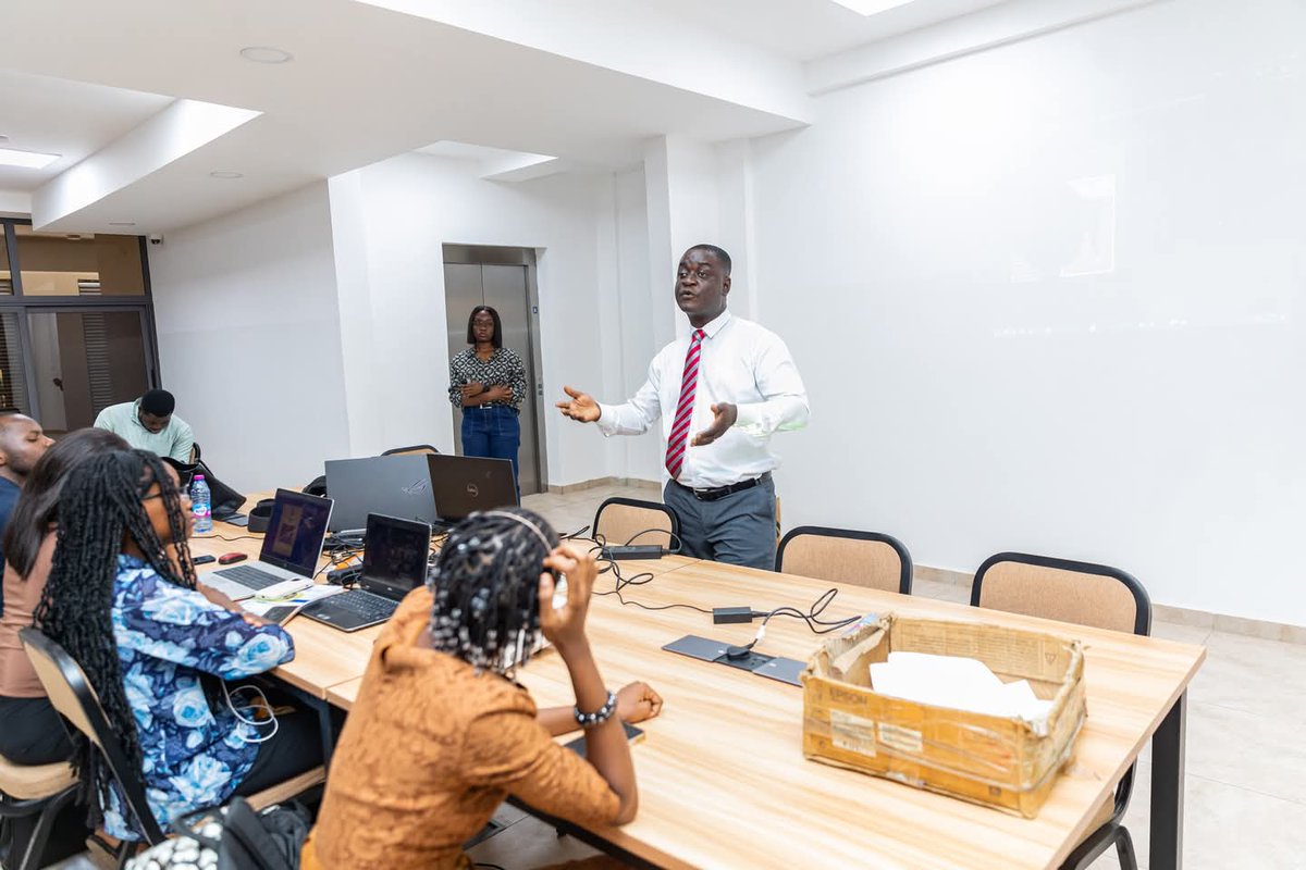 Pascal_M41's tweet image. On 8th May, We concluded our ISA Digital skills training program with masterclass speeches coming  from The IPO Dean @Prof Daniel duah and the KNUST E-LEARNING DIRECTOR @Prof Eric Asante. 
Our Students have  proudly received their digital skills Certificates.
@ElearningKnust