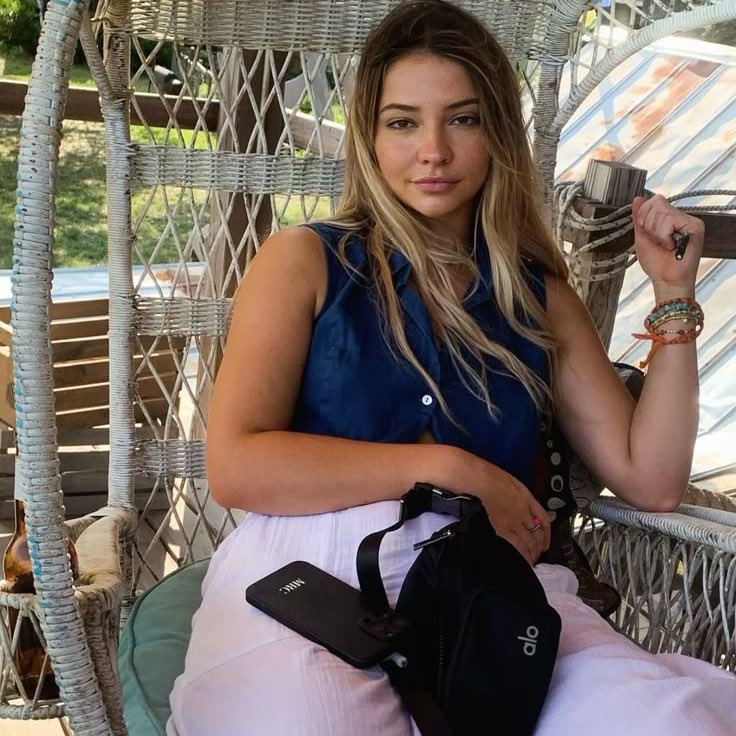 thinkrsarah's tweet image. i went to beautiful princess island and everyone knew her
