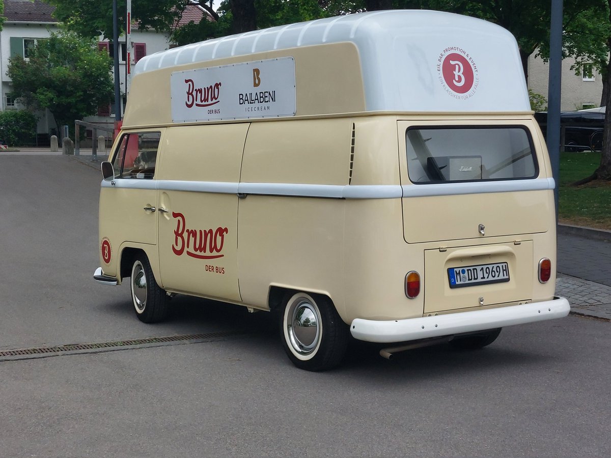 Tolle Sache: Für die Stars des #FCBayern und ihre Familien kam zum heutigen Training ein Eis-Wagen.