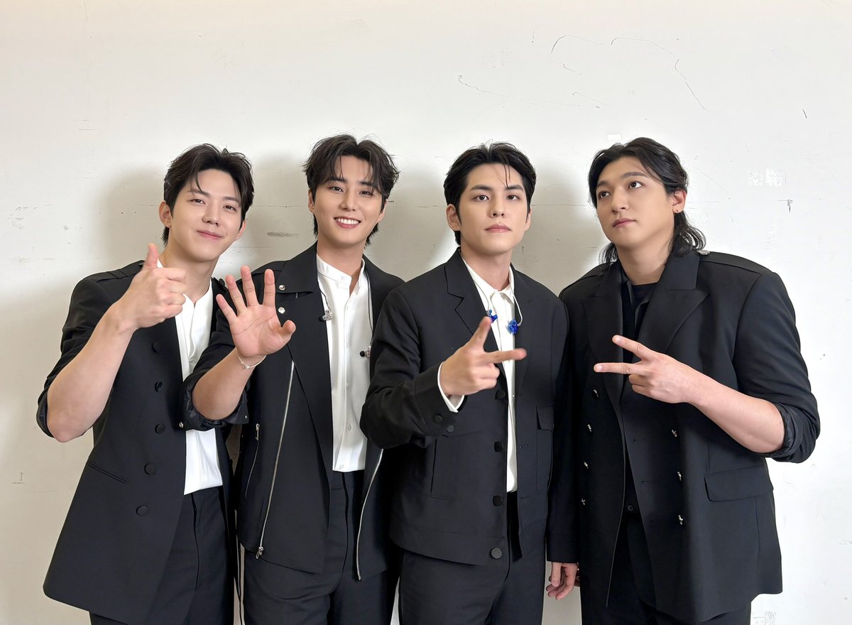 day6official's tweet photo. [ #DAY6_BEHIND ]

📝 <𝘍𝘖𝘙𝘌𝘝𝘌𝘙 𝘠𝘖𝘜𝘕𝘎> 𝘍𝘐𝘕𝘈𝘓𝘌 𝘋𝘈𝘠4 후기
ㄴ
데이식스 노래 짱 잘한다아 〰️
데이식스 연주 짱 잘한다아 〰️
데이식스 얼굴 짱 잘한다아〰 ️
마이데이도 짱 잘 부른다아 ෆ

#DAY6 #데이식스
#DAY6_3RD_WORLDTOUR
#FOREVER_YOUNG https://t.co/qwK4gNcrUm