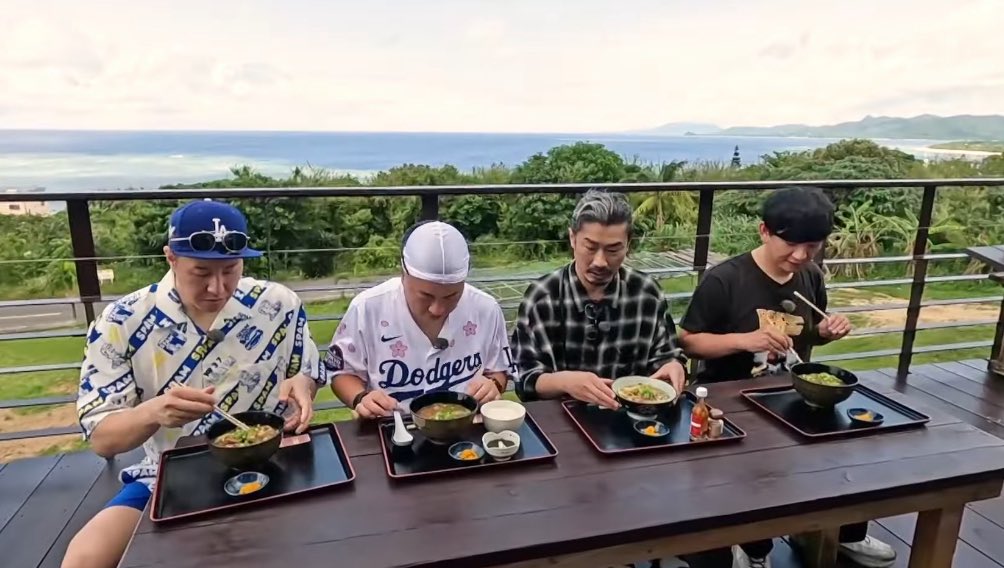 pan_okm's tweet photo. ／
㊗️登録者様30万人記念！
　くるおん🚗♨️in石垣島🏝️
＼

ゲストは✨仲良しコンビ✨
チョコプラ松尾さん＆パンサー菅さん

こうして並ぶと面白いくらい
ファッションが違う2組です笑

ぜひご覧ください！

▶︎YouTubeで見る
https://t.co/VIrZ6In7hV https://t.co/D76fGvYtzO