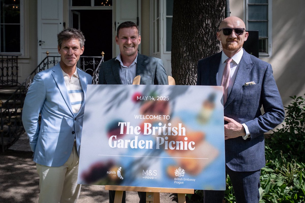 Existuje lepší místo pro 🇬🇧britský piknik? 😊

U nás na zahradě jsme společně s <a href="/marksandspencer/">M&S</a>🇨🇿 a Rohlik.cz oslavili jejich nové partnerství! 

S více než 500 prémiovými produkty od Marks &amp; Spencer přináší Rohlík do České republiky chuť Británie.