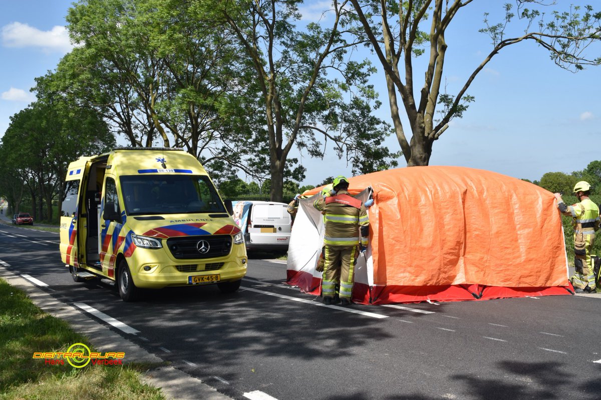Zware aanrijding op de Van Heemstraweg bij Rossum: man ernstig gewond