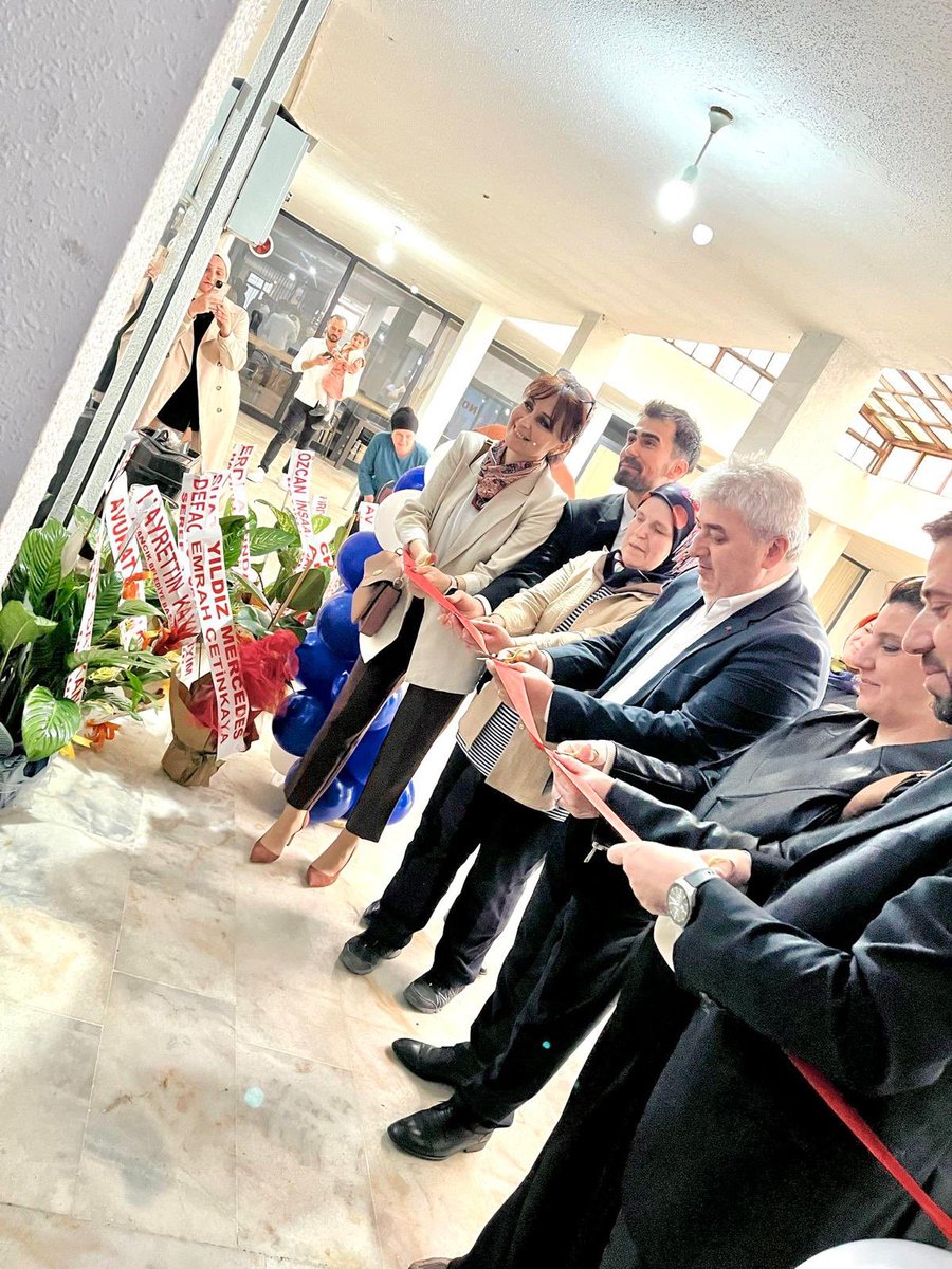 Baromuz avukatlarından Av. Emrullah ÇELİKER' in Ayancık ilçemizdeki avukatlık bürosunun açılışına Baro Bşk. Av. Funda Öztürk Altuntaş ile Baro Bşk. Yard. Av. Gamze Korkmaz katılmıştır.
Avukatlık bürosunun hayırlı olmasını temenni eder, meslektaşımıza başarı ve bol kazanç dileriz.