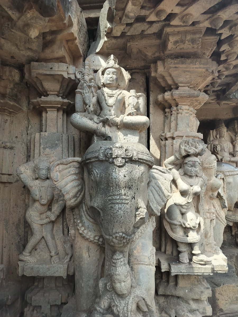 skimeer's tweet photo. कोपेश्वर मंदिर परिसरातली मूर्तीशिल्पं म्हणजे जणू शिल्पकाराच्या प्रतिभेचं जिवंत प्रदर्शन! #Kopeshwar #TempleSculptures #Khidrapur #HeritageArt https://t.co/ONI26O3ubh
