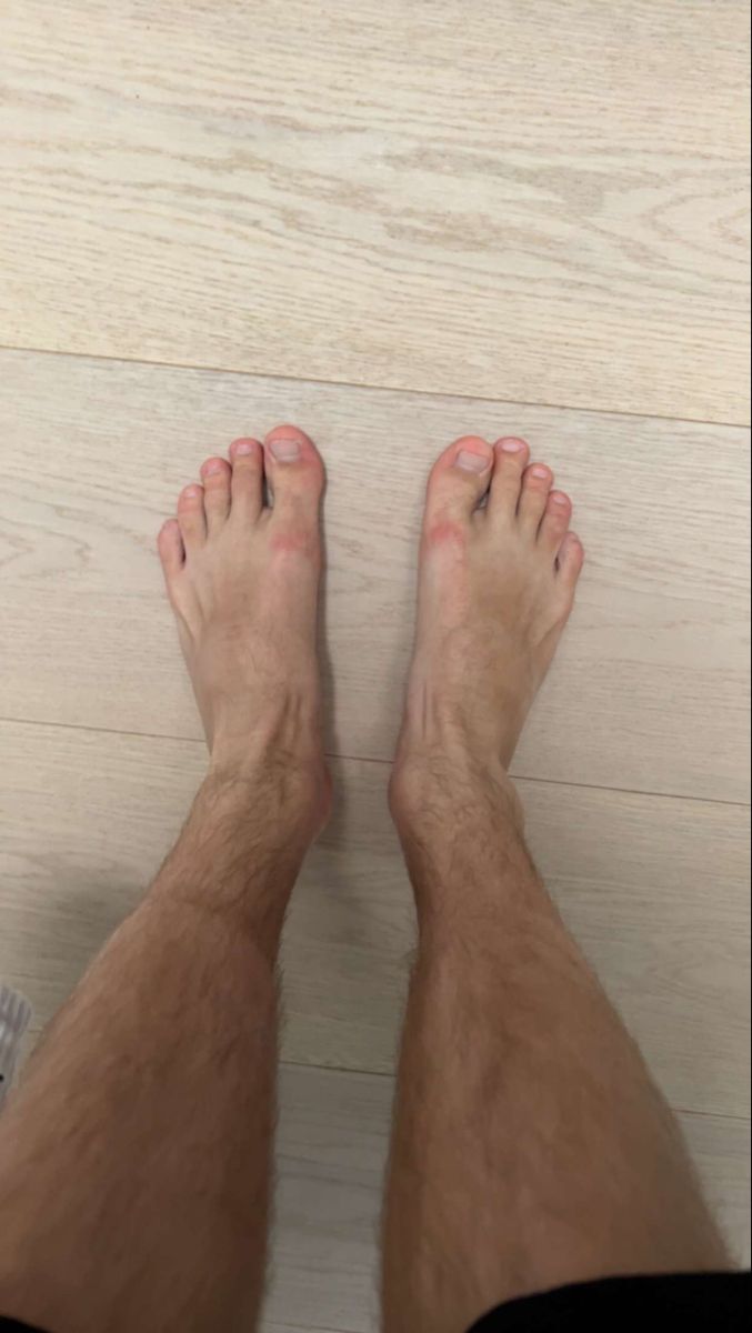 Ogni tanto mi faccio vivo sfigati di merda chi vuole leccarmi sti piedi qua su sfigati fatevi avanti 🤑😈🤷‍♂️