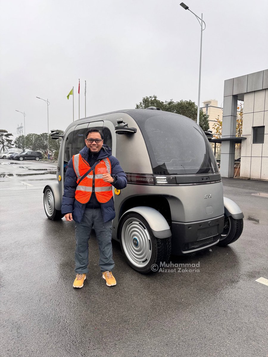 draizzat's tweet photo. Great to be on-site with Pix Moving, exploring the Robobus – an autonomous micro-mobility vehicle. Excited about our research collaboration to bring this innovative transport solution to Malaysia and the ASEAN region! https://t.co/iSCzOnwUaP