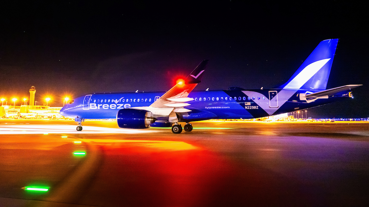 DENAirport's tweet image. This easy, breezy beautiful airline is celebrating its first year in Denver. 🌬️ 

Happy anniversary to @BreezeAirways! Their second summer season kicks off June 18, with flights to Providence, RI. Book your coastal getaway at flybreeze.com 
#FlyDEN