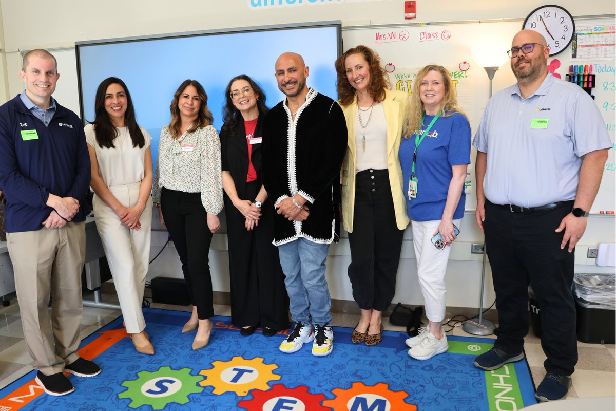 apsupdate's tweet image. Garden Hills Elementary School proudly unveils its new SmartLab HQ. Thanks to the generous support of the Campos Foundation, our students are diving into a world of hands-on learning with cutting-edge technology. From coding and robotics 🤖 to environmental science 🌱, they&apos;re…