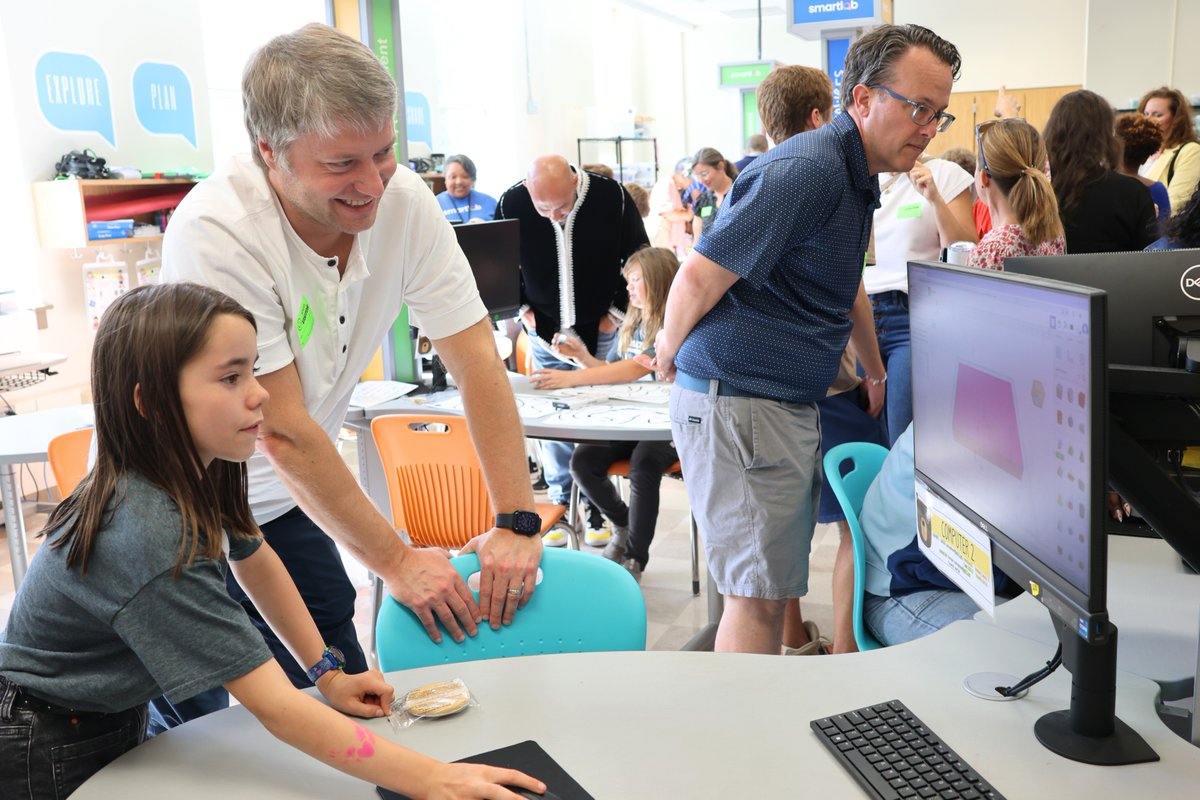 apsupdate's tweet image. Garden Hills Elementary School proudly unveils its new SmartLab HQ. Thanks to the generous support of the Campos Foundation, our students are diving into a world of hands-on learning with cutting-edge technology. From coding and robotics 🤖 to environmental science 🌱, they&apos;re…